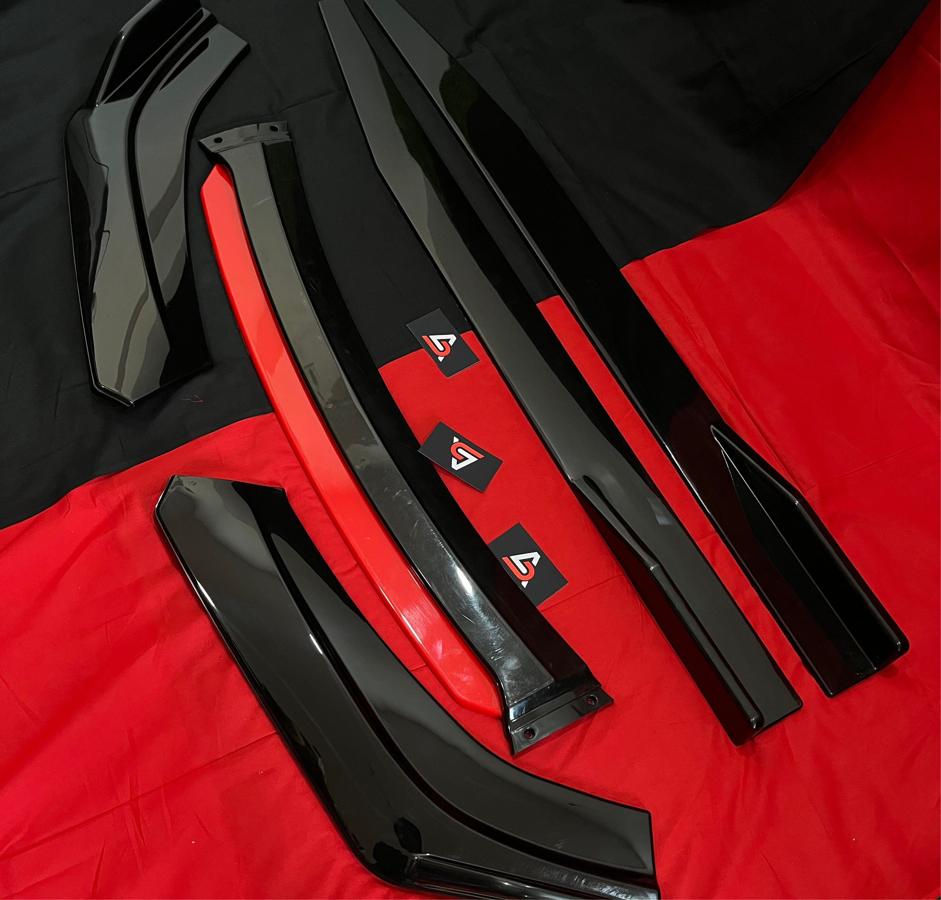 Full Body Splitter Kit for Cars | Gloss Black with Red Lip | ABS Universal Fit